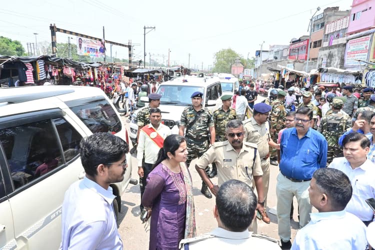 Dhanbad News : बैंकमोड़ फ्लाइओवर मरम्मत के दौरान वैकल्पिक मार्ग से अतिक्रमण हटाने का निर्देश