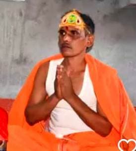 अज्ञात वाहन के चकमें से पोल से टकरायी बाइक, कर्मचारी की मौत