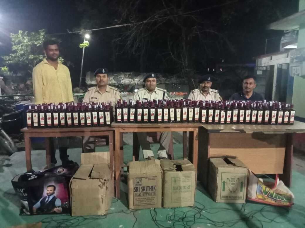 Motihari: मक्के के खेत से 320 बोतल अंग्रेजी शराब बरामद