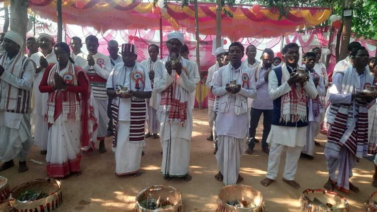 सरकार सरना कोड शीघ्र लागू करें : धर्मगुरु