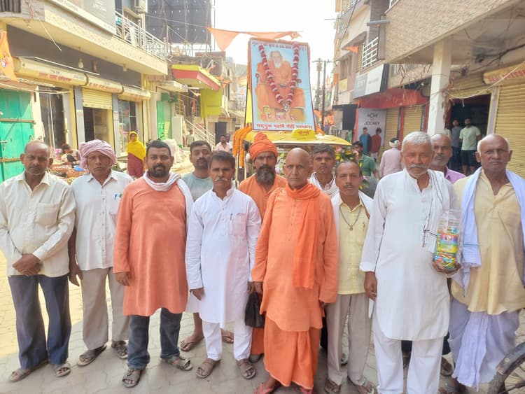 मनिहारी में महर्षि मेही परमहंस की मनायी गई जयंती