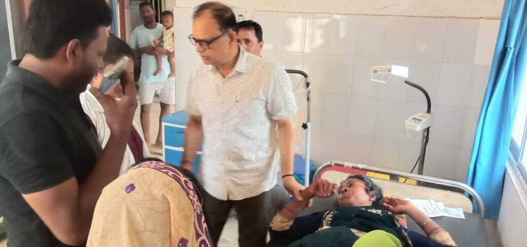 पति ने पत्नी को चाकू मारकर किया घायल, रेफर