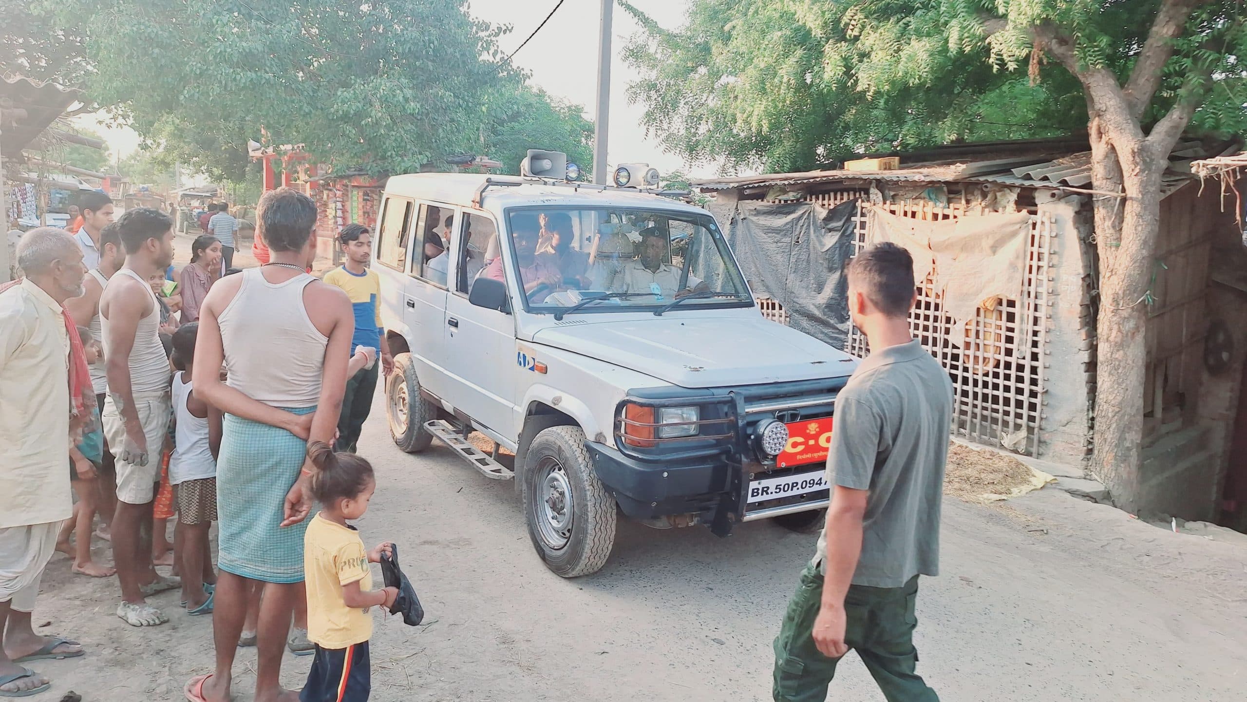 पश्चिमी रिंग बांध पर चौड़ीकरण व कालीकरण कार्य शुरू, आवागमन में मिलेगी सुविधा