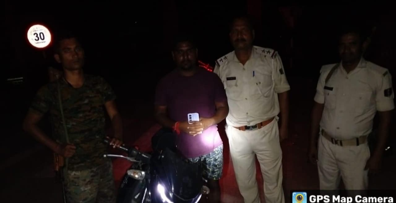 चोरी की बाइक के साथ कोढ़ा गैंग का सरगना गिरफ्तार