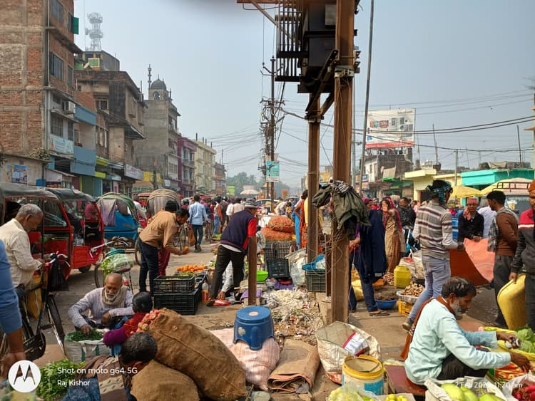 शहर की सड़कों पर अतिक्रमण का लगातार बढ़ रहा दायरा, जाम की समस्या झेल रहे शहरवासी