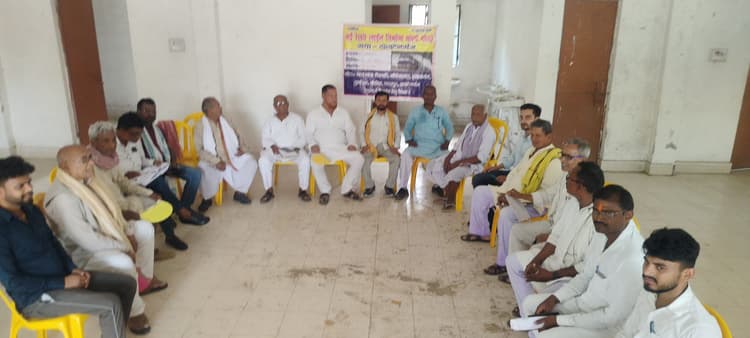 नयी रेलवे लाइन निर्माण संघर्ष मोर्चे की हुई बैठक