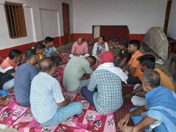 कुशमाहा गांव में पंचायत भवन निर्माण की मांग