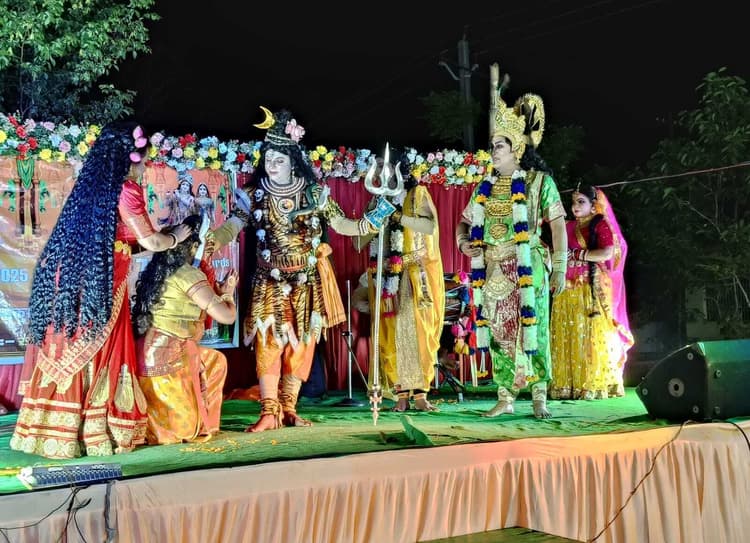 भक्ति जागरण का आयोजन, झूमते रहे भक्त