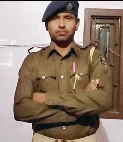 होमगार्ड जवान का पार्थिव शरीर पहुंचा गांव, ग्रामीणों ने नम आंखों से दी विदाई