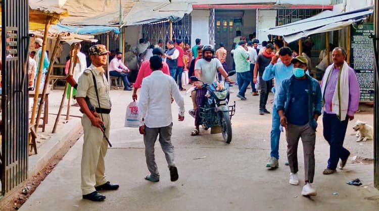 Gopalganj News : उत्पाद स्पेशल कोर्ट ने साक्ष्य के लिए पुलिस व अन्य अधिकारियों को जारी किया नोटिस