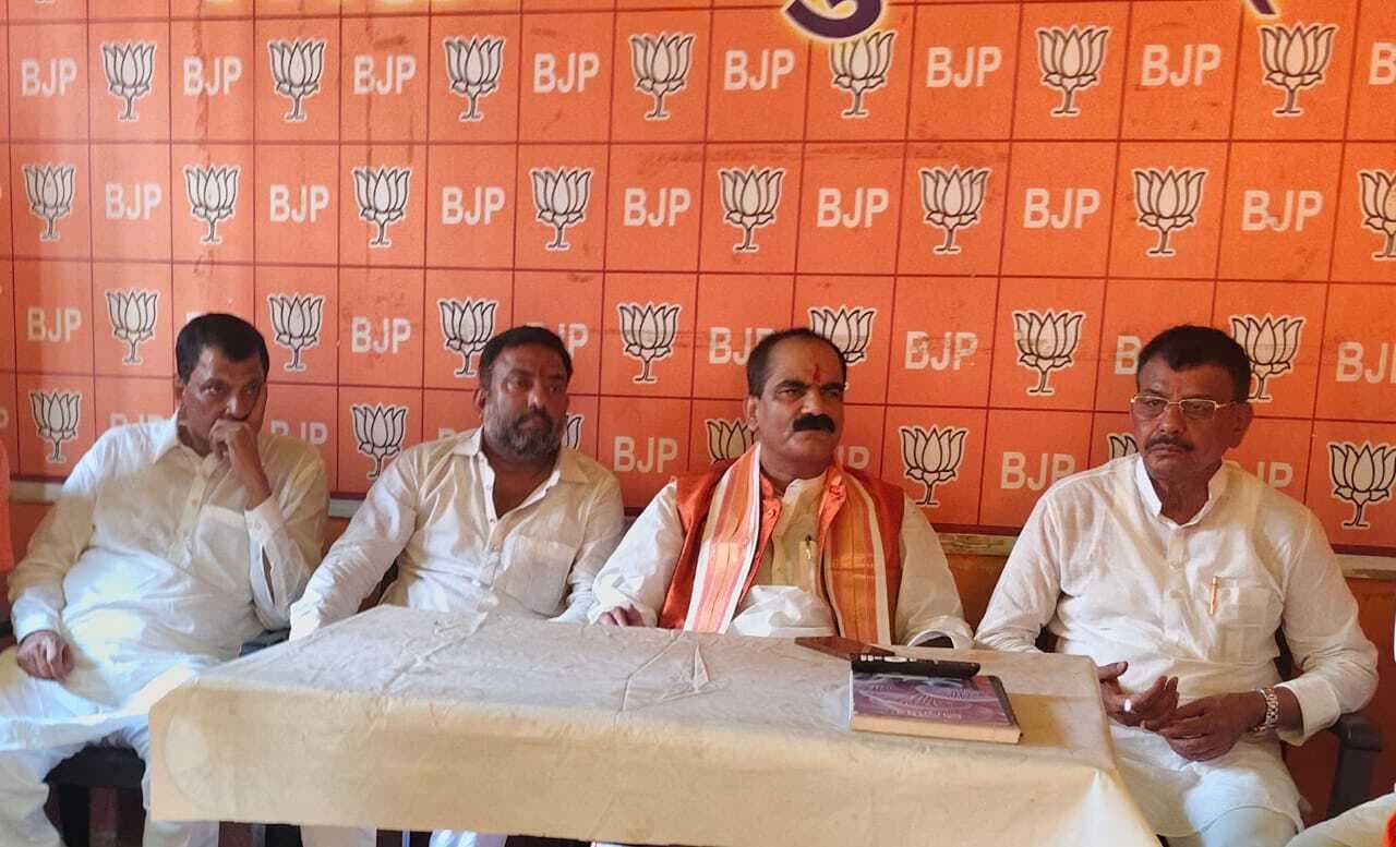 Madhubani News : सांसद ने की कार्यकर्ता के साथ बैठक