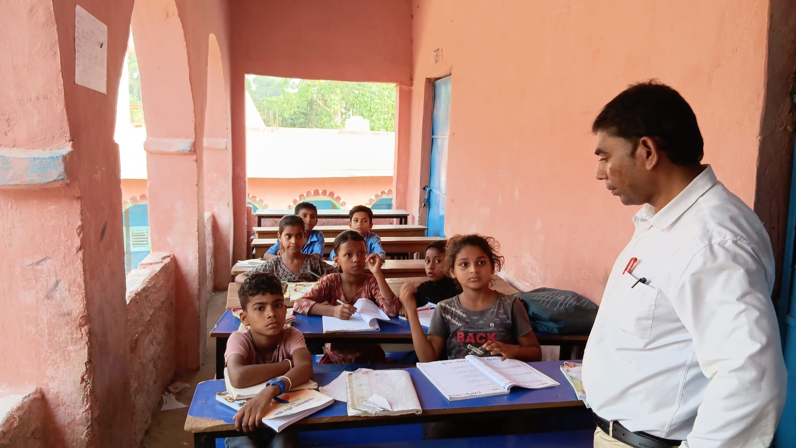 Madhubani News : उत्क्रमित उच्च विद्यालय भदुआर में मूलभूत सुविधा का अभाव