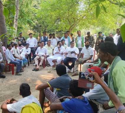 सांसद व विधायक ने क्षेत्र भ्रमण कर सुनीं ग्रामीणों की समस्याएं