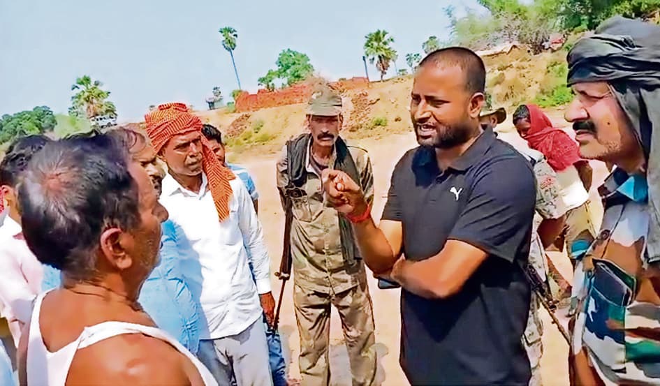 Jehanabad : नदी से बालू उठाव की शिकायत पर जांच करने पहुंचे अधिकारी