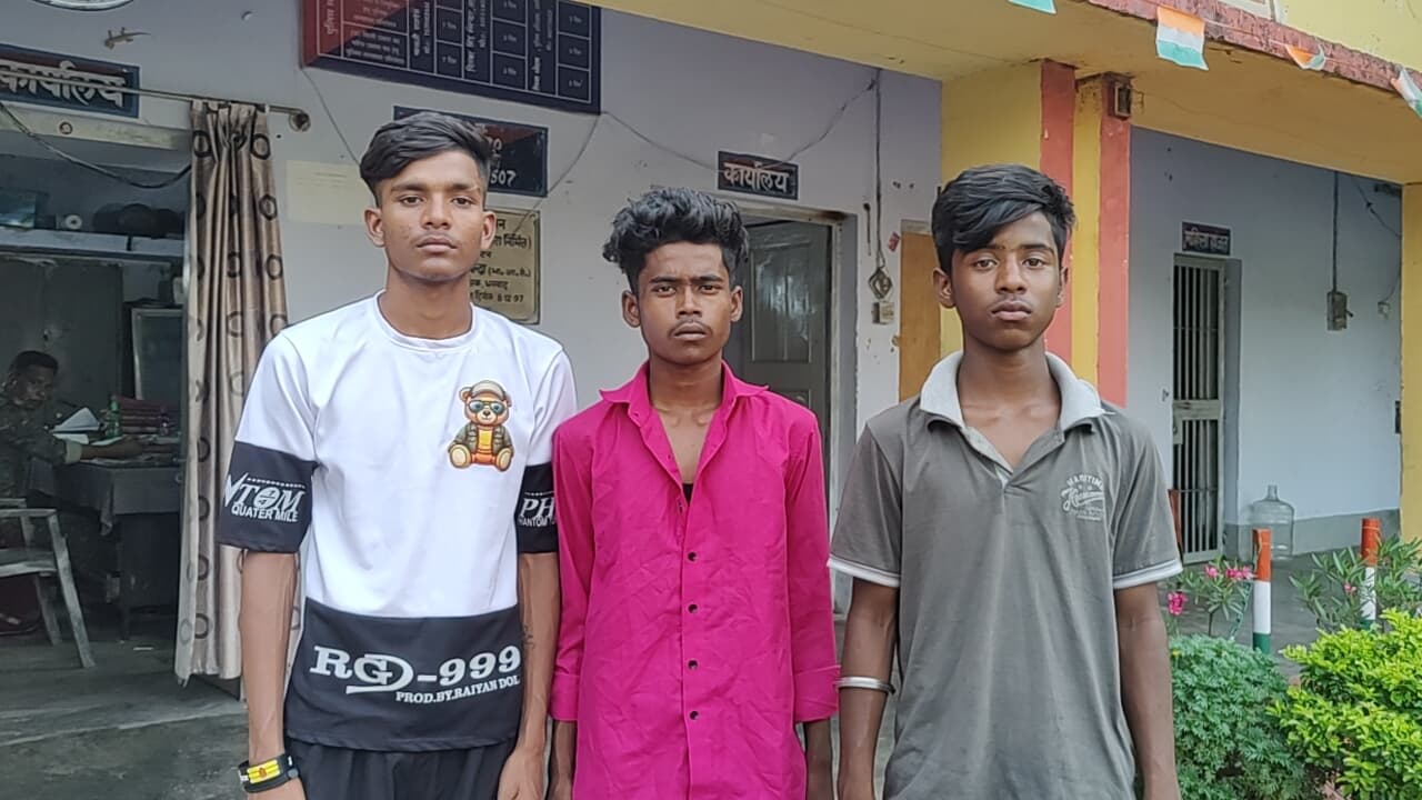 Dhanbad News: मैथन घूमने आये युवकों की बाइक पिस्टल सटा कर छिनी