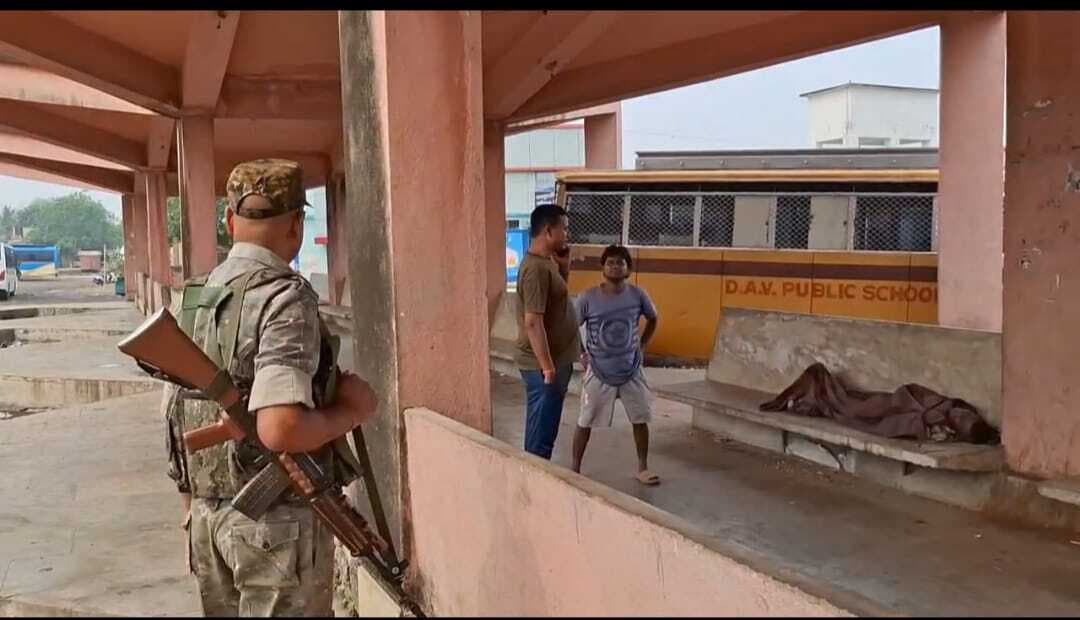 बस स्टैंड से बुजुर्ग का शव पुलिस ने किया बरामद