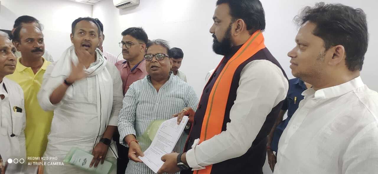 डिप्टी सीएम से मिला जेवर व्यापारियों का प्रतिनिधि मंडल, समस्याओं से कराया अवगत