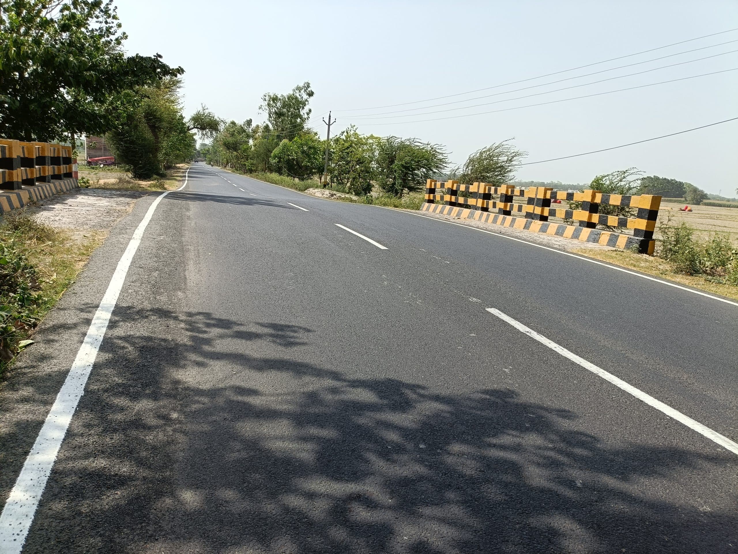 चढ़ते पारे ने बढ़ाई बिजली की मांग, उमस भरी गर्मी से लोग बेहाल