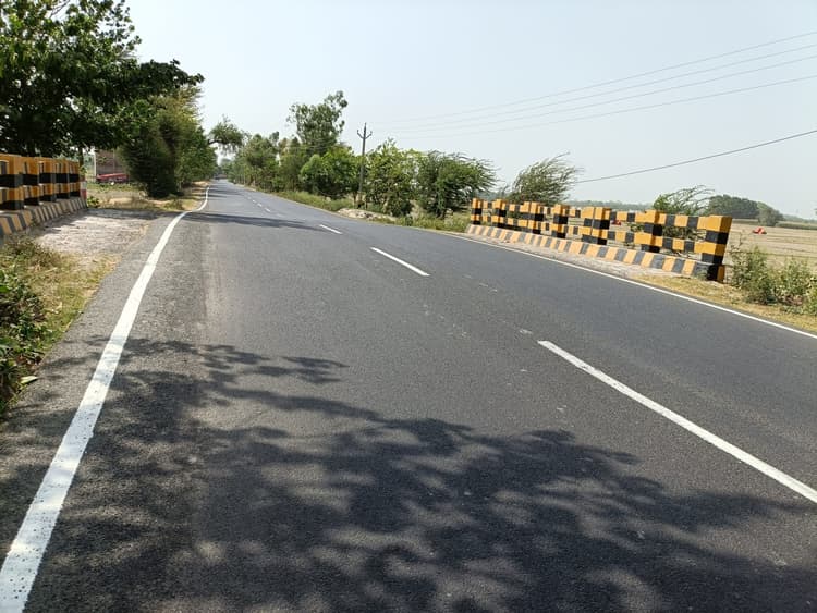 चढ़ते पारे ने बढ़ाई बिजली की मांग, उमस भरी गर्मी से लोग बेहाल