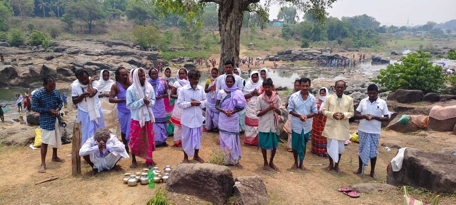 सफा होड़ समुदाय के श्रद्धालुओं ने लगायी आस्था की डुबकी