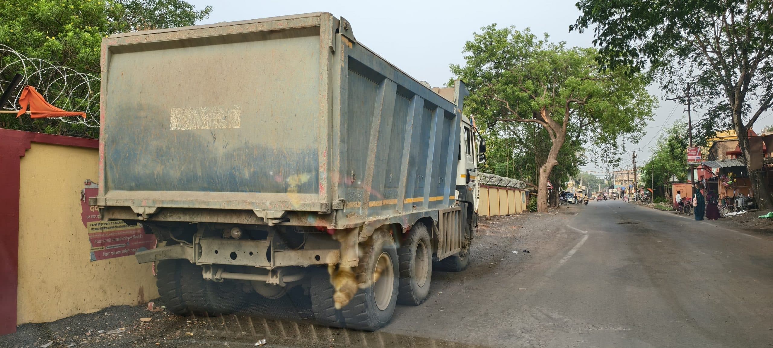 डीएमओ ने पत्थर लदे दो वाहनों को पकड़ा