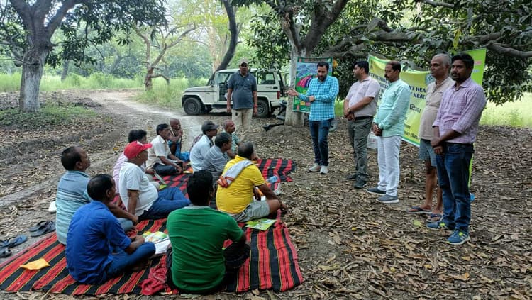 फसलों के दुश्मन कीटों और व्याधियों के प्रबंधन की दी जानकारी