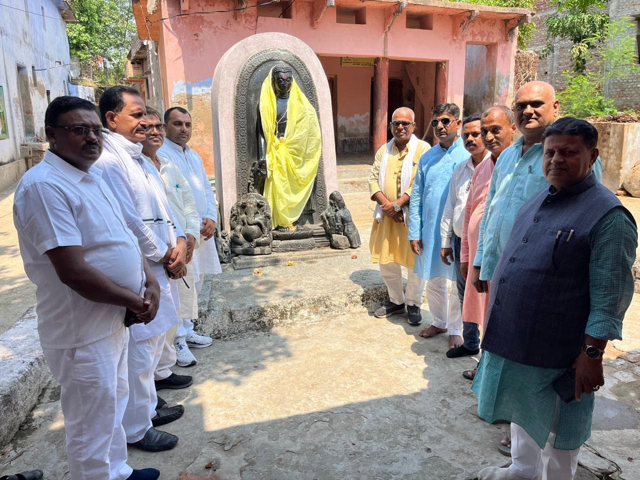 बुद्ध जयंती पर निकाली गयी शोभायात्रा