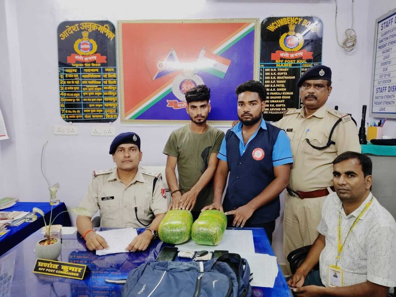 4.84 किलो गांजा के साथ दो तस्कर गिरफ्तार