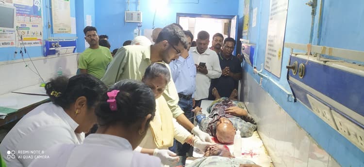 मारपीट में पिता-पुत्र गंभीर रूप से घायल, रेफर