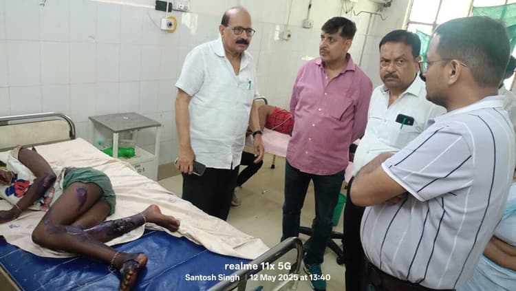 बारातियों से भरी बस पर गिरी हाइटेंशन तार, दो की मौत, डेढ़ दर्जन हुए घायल