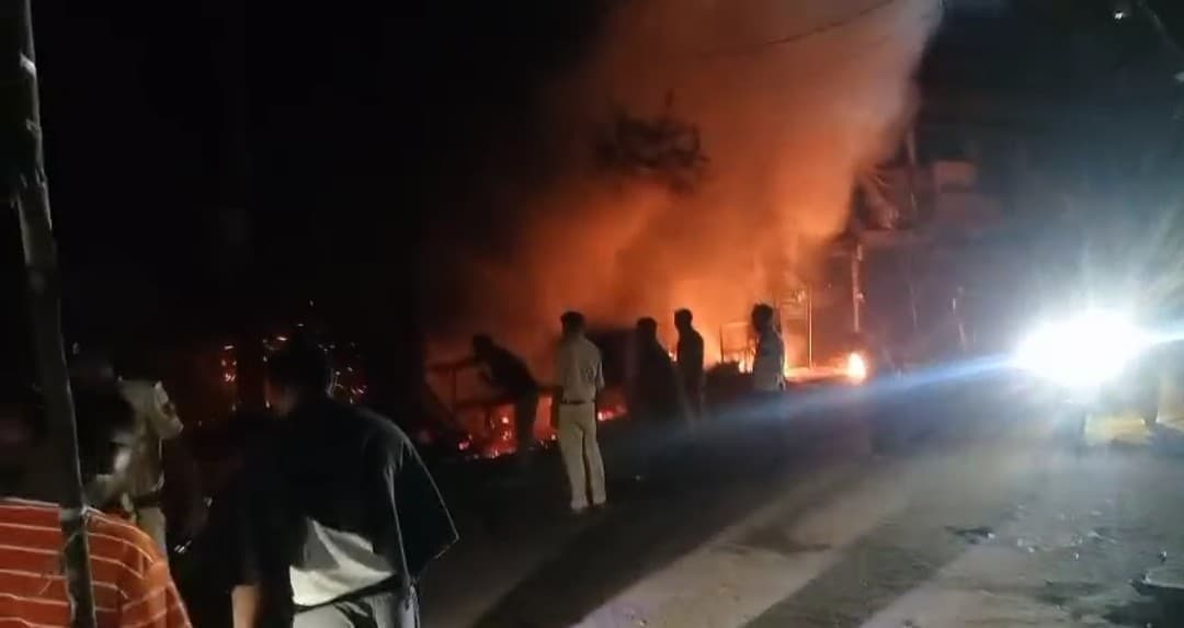 शॉर्ट सर्किट से ट्रांसफाॅर्मर में लगी आग