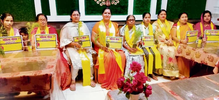 Saran News : लायंस क्लब ने मदर्स डे मनाकर पाैधा दे माताओं का किया सम्मान