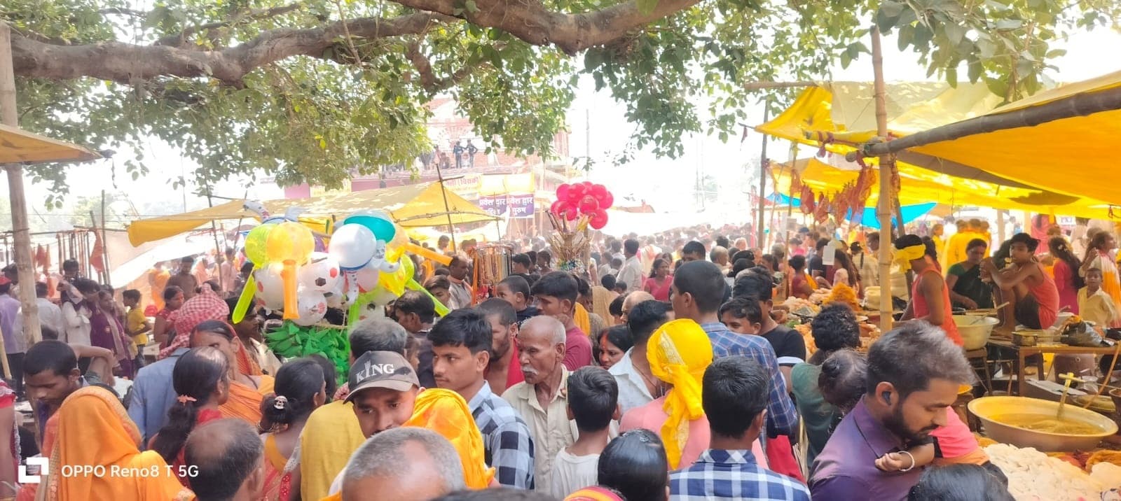 सपही देवी एवं घोड़ही माता मंदिर में उमड़ी महिला व पुरुष श्रद्धालुओं की भीड़
