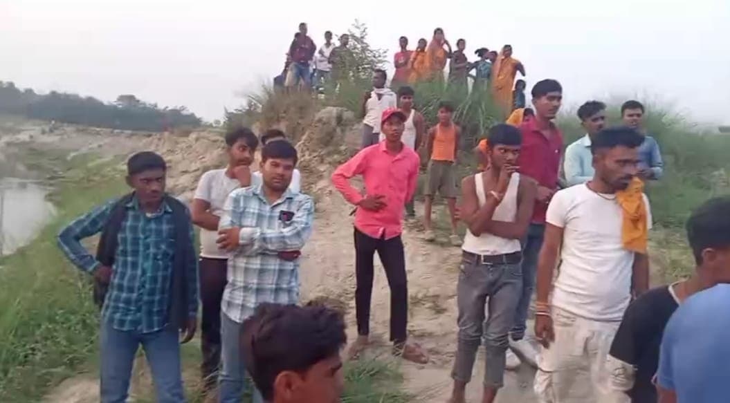 Motihari: बूढ़ी गंडक नदी में स्नान करने गये तीन बच्चे डूबे, तलाश जारी