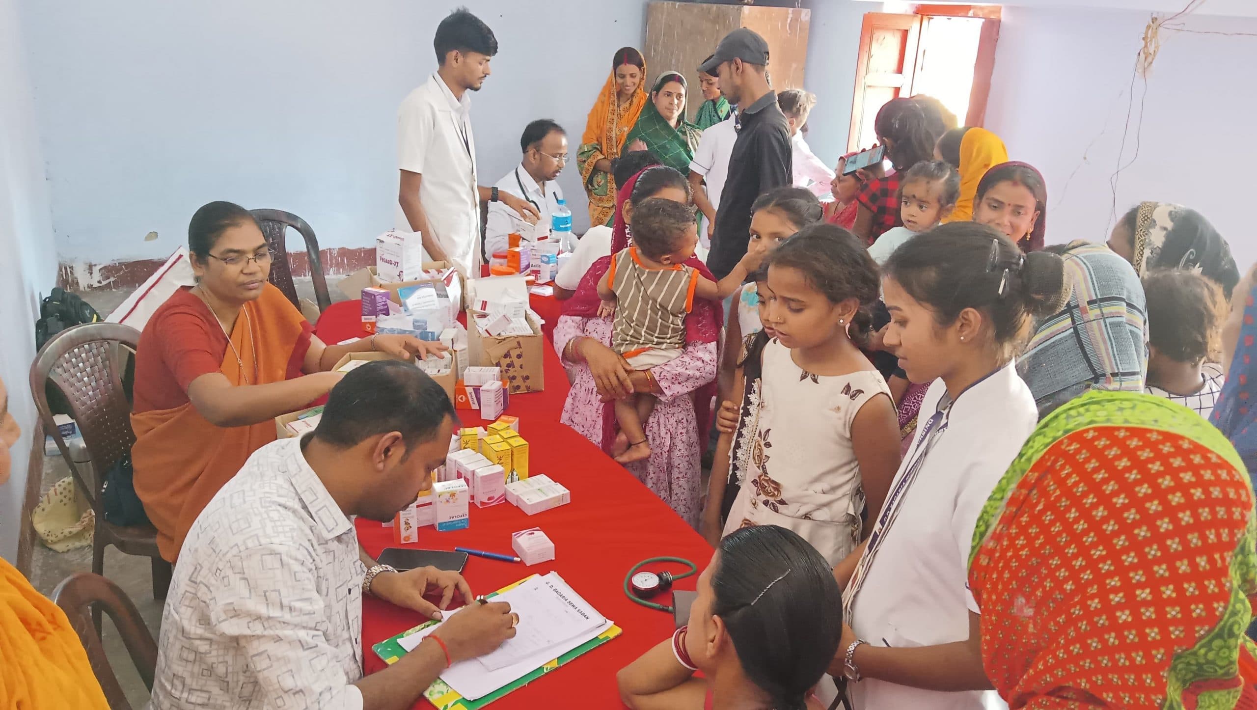 Giridih News :जीडी बगेड़िया सेवा सदन के फ्री मेडिकल कैंप, 150 मरीजों का हुआ इलाज