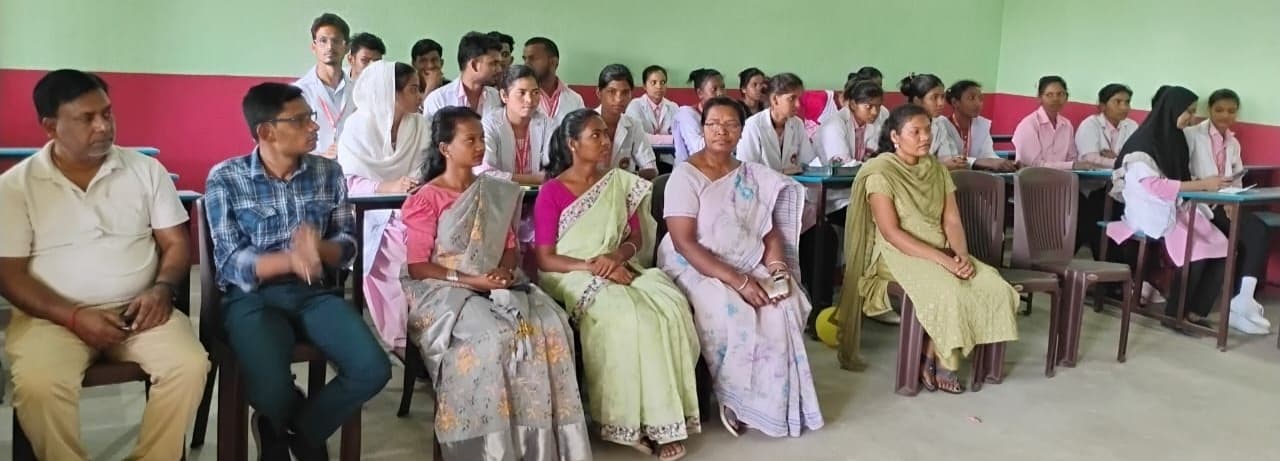 Giridih News :कुंवर सिंह नर्सिंग कॉलेज में धूमधाम से मना अंतरराष्ट्रीय नर्सिंग दिवस