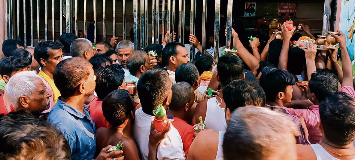 Jehanabad : सिद्धनाथ मंदिर में 15 हजार श्रद्धालुओं ने किया जलाभिषेक