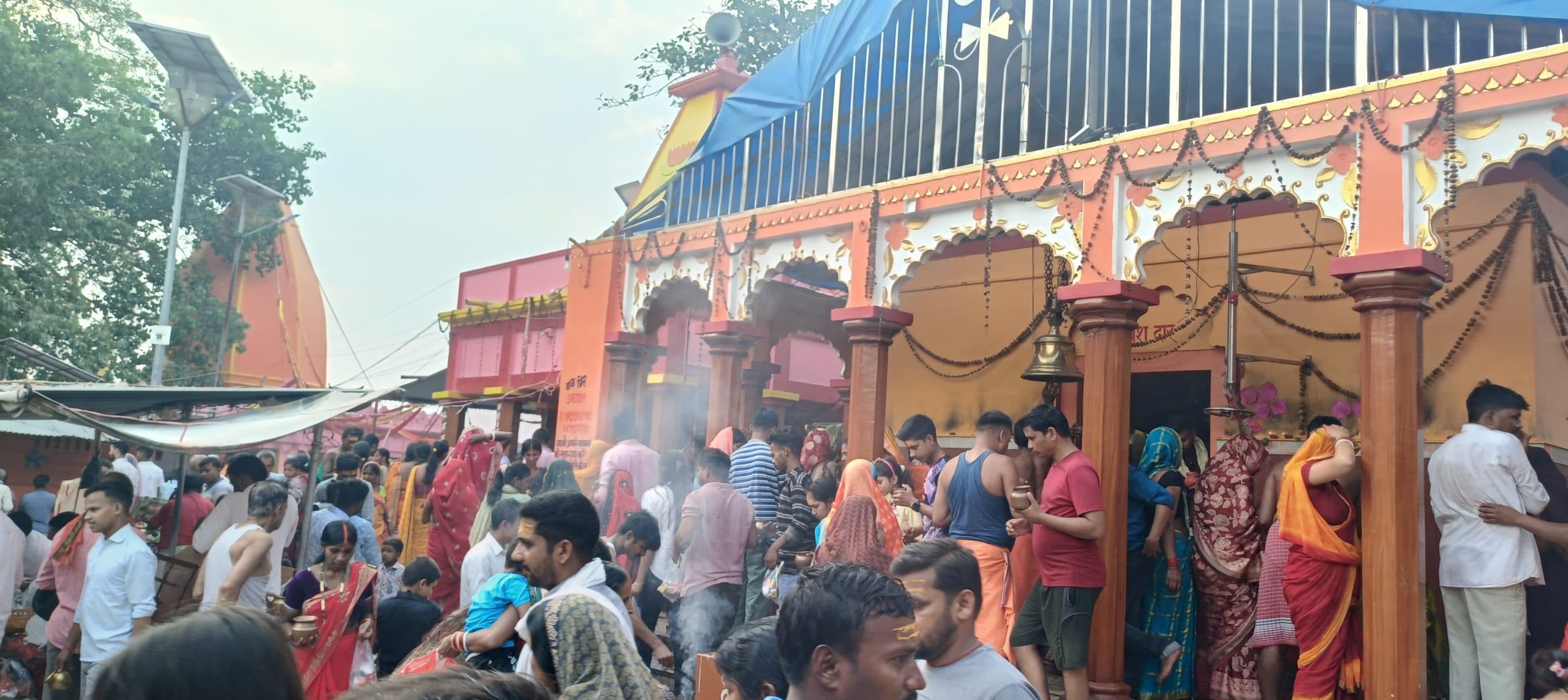 Giridih News :अतिक्रमणकारियों की चपेट में झारखंडधाम