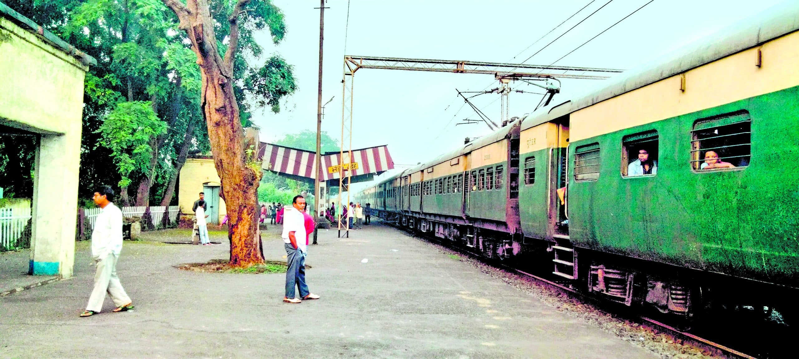 Bokaro News : भंडारीदह स्टेशन में यात्री सुविधाओं का है अभाव