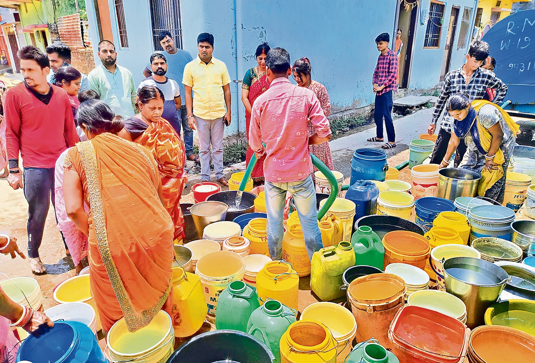 Ranchi News : राजधानी में सुबह और शाम पानी को लेकर जद्दोजहद