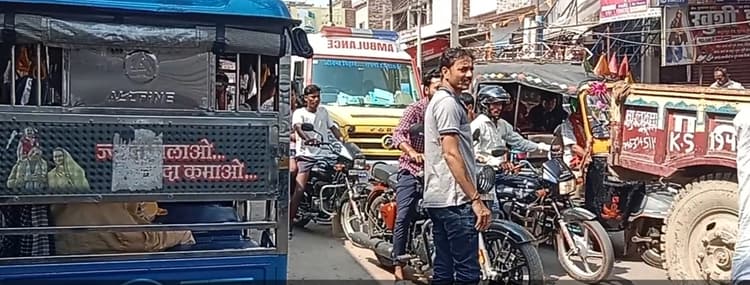 गुरारू बाजार में सड़क व फुटपाथ पर अतिक्रमण, लगता रहता है जाम