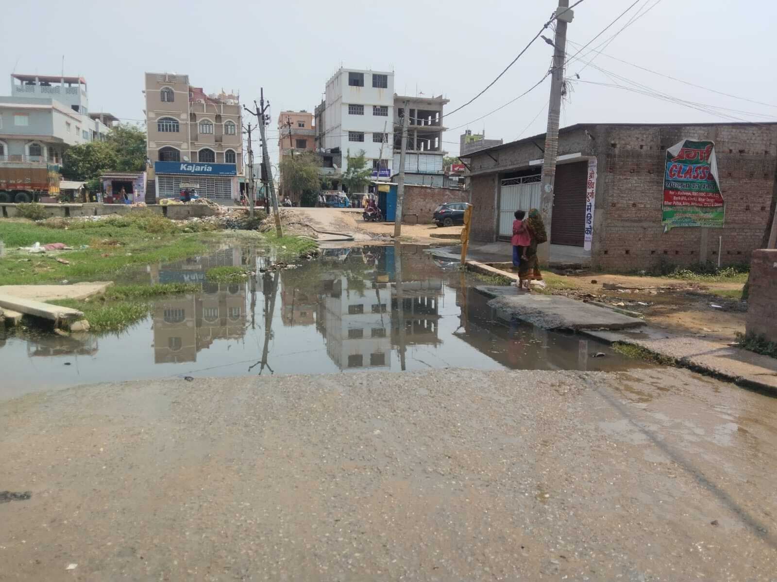 वार्ड नंबर चार में जलजमाव, लोग हो रहे परेशान