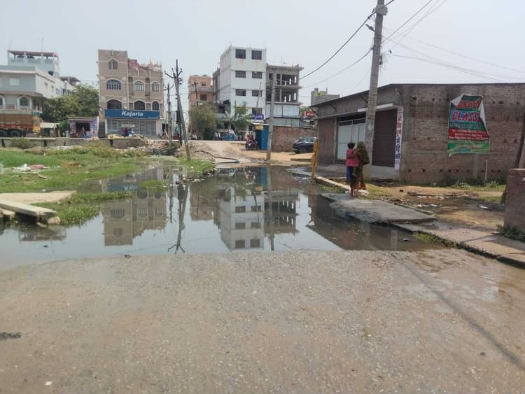 वार्ड नंबर चार में जलजमाव, लोग हो रहे परेशान