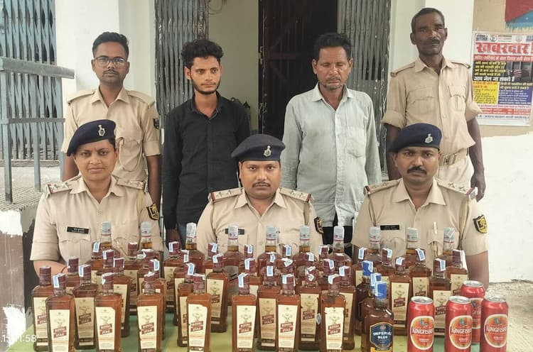 26 लीटर विदेशी शराब के साथ दो धंधेबाज गिरफ्तार