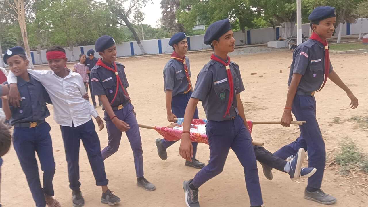 स्काउट व गाइड के कैडेटों ने किया मॉक ड्रिल अभ्यास