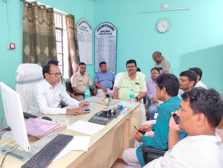 अवैध मिट्टी उत्खनन करने वाले पर होगी सख्त कार्रवाई: एसडीओ