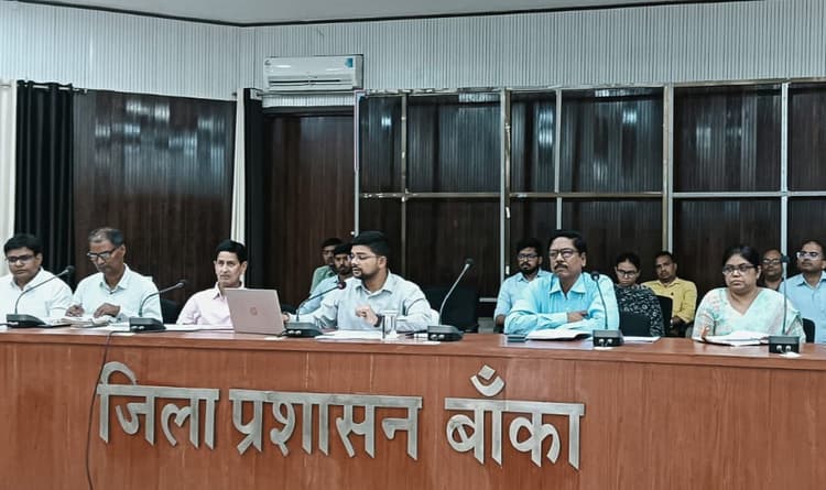 विशेष विकास शिविर में प्राप्त आवेदनों का शीघ्र करें निष्पादन : डीएम