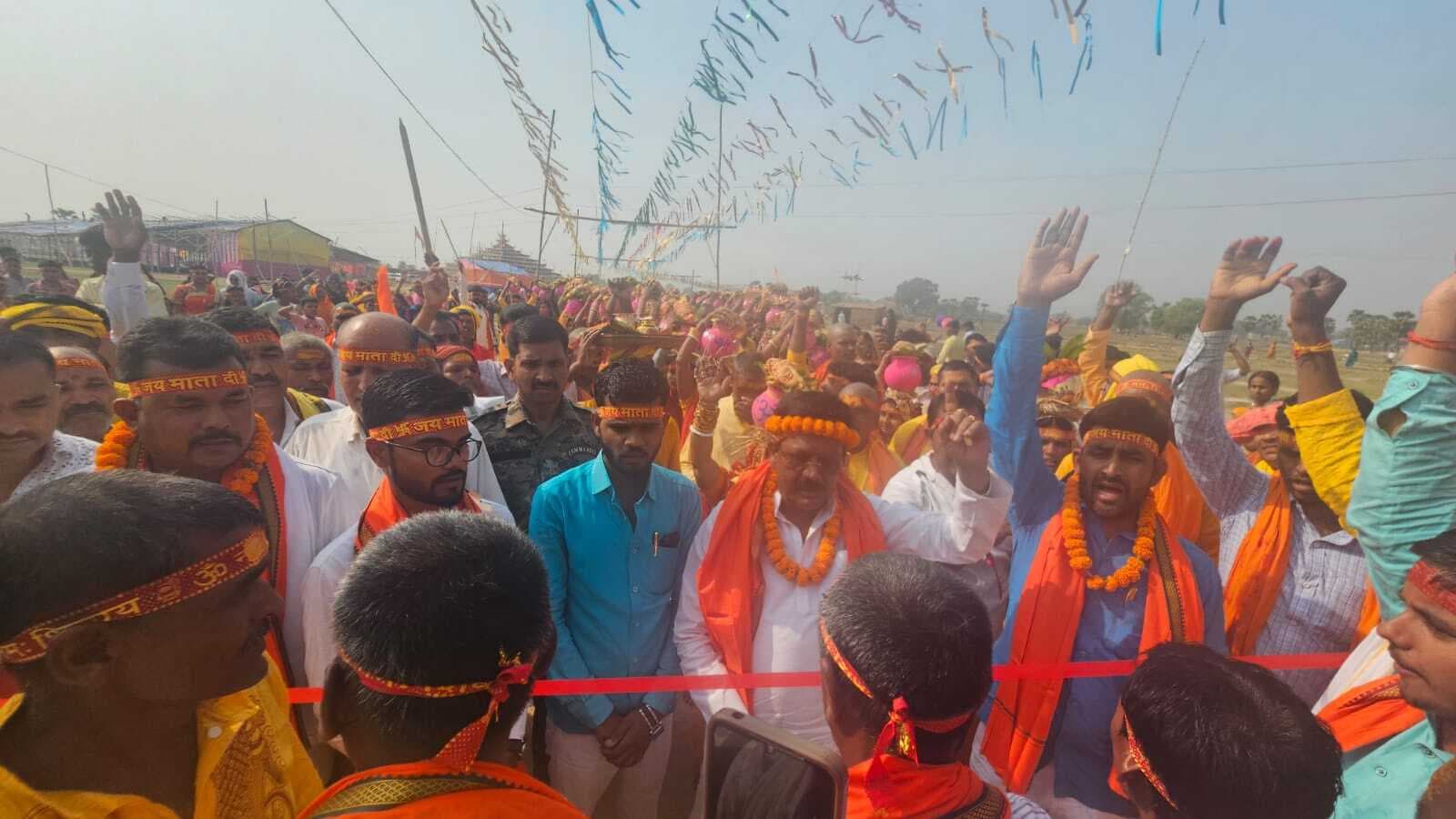 महारुद्र यज्ञ को लेकर निकाली गयी भव्य कलश शोभा यात्रा