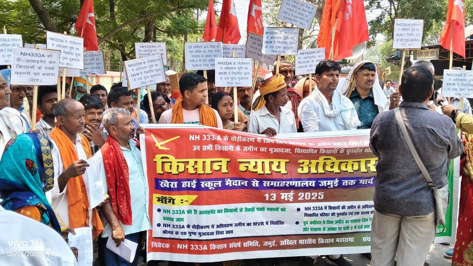 पुनर्वास व दस गुना मुआवजे के लिए किसानों ने निकाला न्याय मार्च