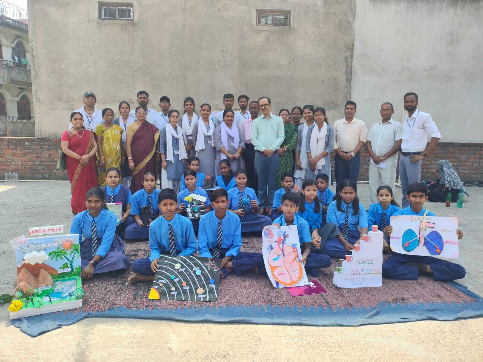 आनंददायी शिक्षण की कुंजी है पाठ सहायक सामग्री